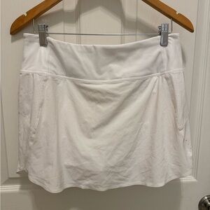 Athleta Run With It Skort in white size medium